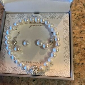 Women’s pearls 2 sets of earrings new never worn